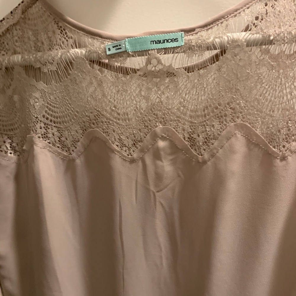 Grey top!! Great condition!!